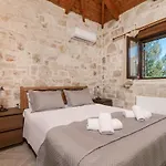 Villa Vozas - Traditional With Great View Tragaki