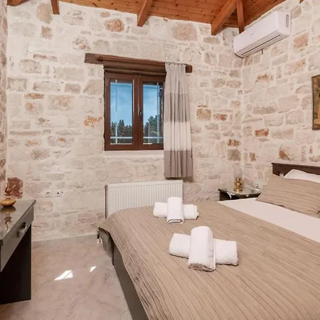 Villa Vozas - Traditional With Great View Tragaki