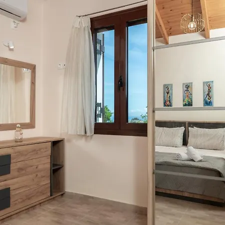 Villa Vozas - Traditional With Great View Tragaki