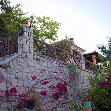 Villa Vozas - Traditional With Great View Tragaki