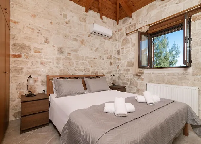 Villa Vozas - Traditional With Great View Tragaki