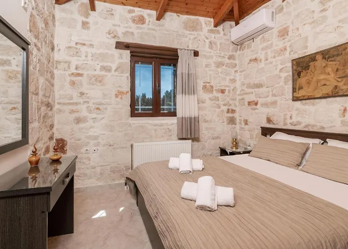 Villa Vozas - Traditional With Great View Tragaki